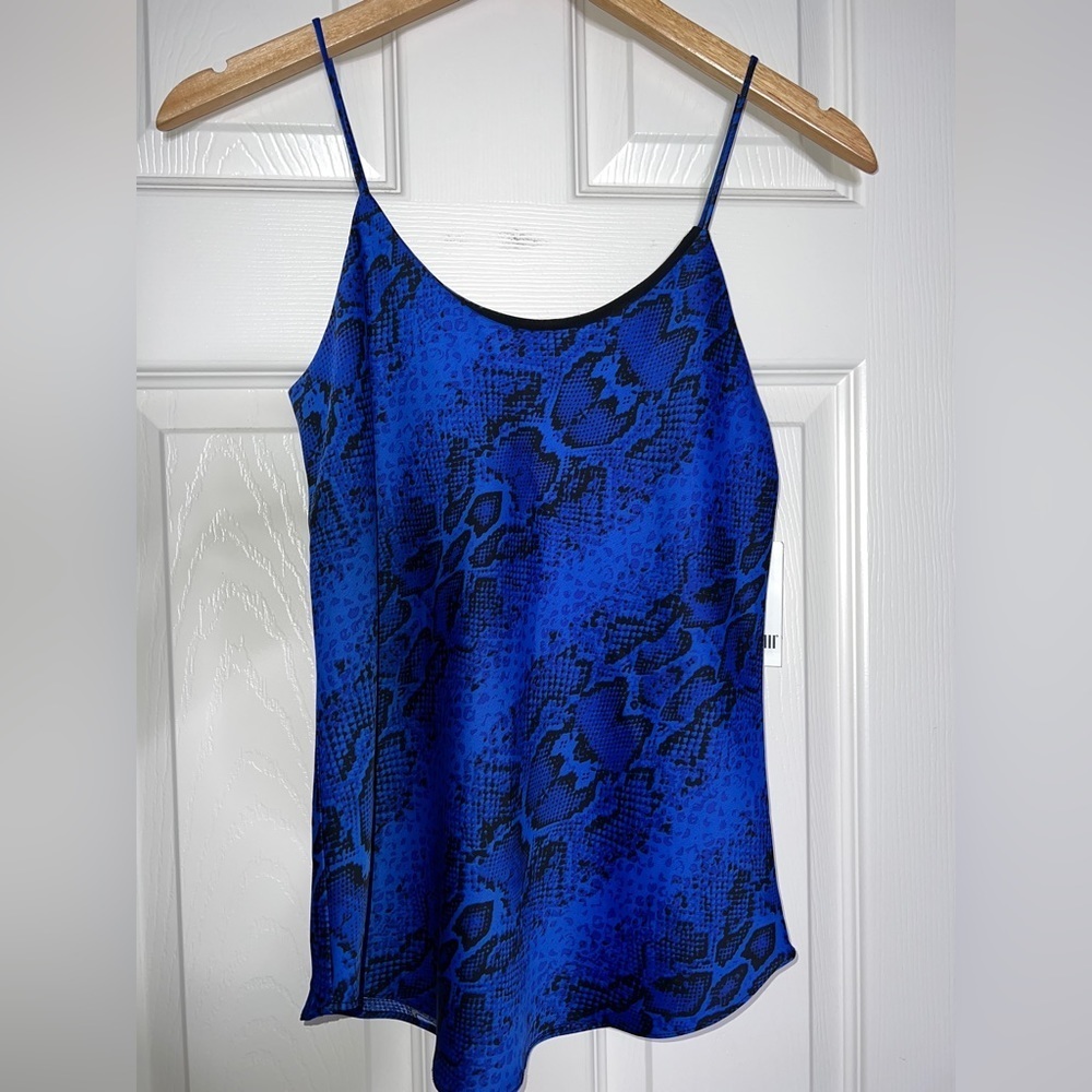 💙 NWT! Bar III Blue Snakeskin Tank
